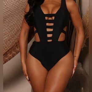 One piece cut out swimsuit - black